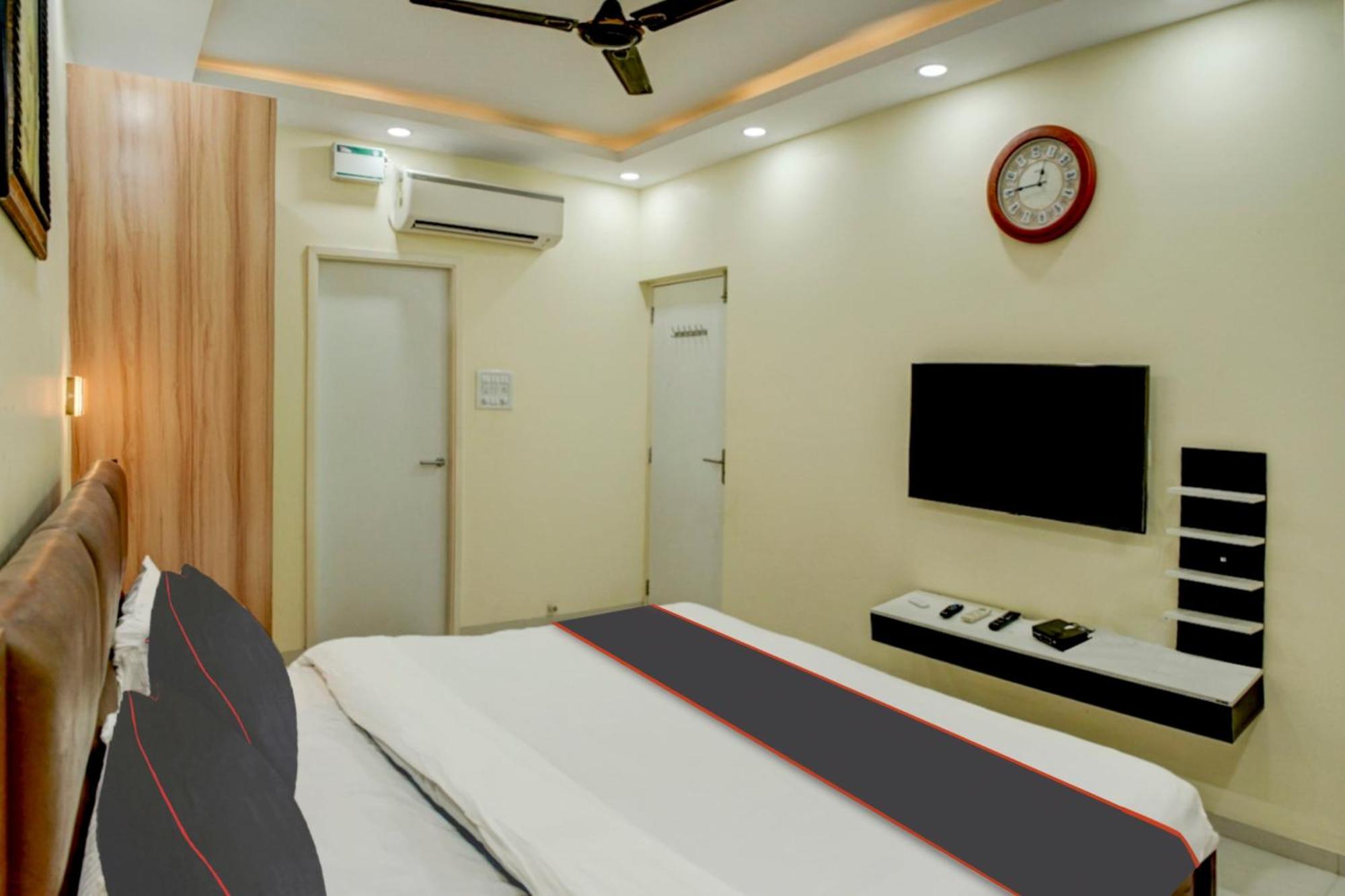 Flagship Santoshi Holiday Home ดาโบลิม ภายนอก รูปภาพ