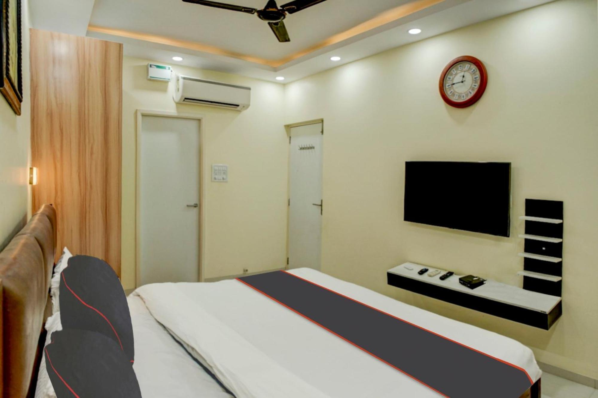 Flagship Santoshi Holiday Home ดาโบลิม ภายนอก รูปภาพ